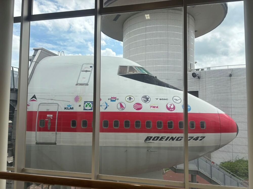 B747